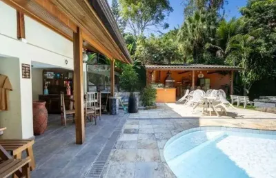 Casa com 5 quartos,4 banheiros,2 suítes e 2 vagas em condomínio no itanhangá