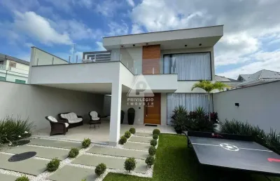 Casa em condomínio de alto luxo de 360m² no recreio.