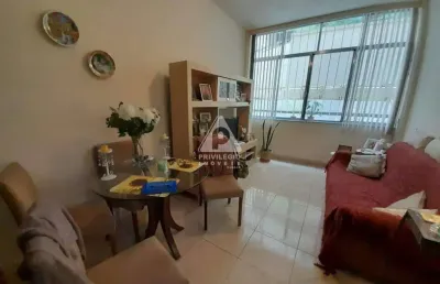 Apto de 2 quartos, duplex em área nobre de laranjeiras.