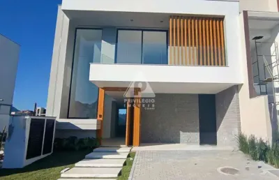 Casa triplex condomínio villa blanca i recreio dos bandeirantes - 3 quartos, sendo 3 suítes, com piscina, sauna.