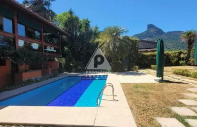 Casa com 4 quartos,3 suítes, 7 banheiros, e 9 vagas, com vista mar e pedra da gávea, no itanhangá