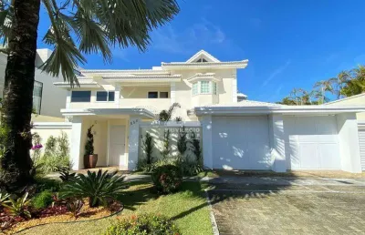 Casa no condomínio santa mônica jardins com 5 suítes na barra da tijuca.
