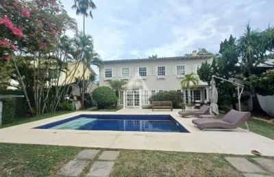 Casa no condomínio vivendas do bosque - barra da tijuca - 4 quartos (duas suítes) , piscina, sauna, varanda gourmet