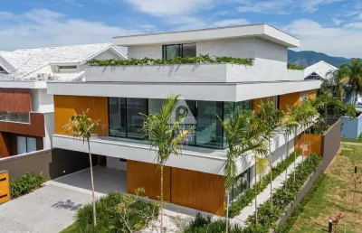 Casa triplex com 5 suítes, no condomínio del lago na barra da tijuca