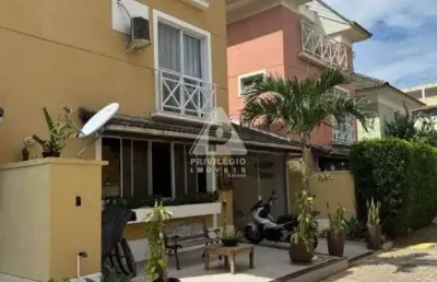 Casa triplex com 4 quartos, sendo 2 suítes - recreio dos bandeirantes - 2 quadras da praia