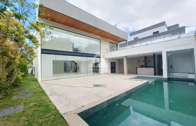 Casa triplex á venda com 5 suítes, 03 vagas na barra da tijuca rio de janeiro.