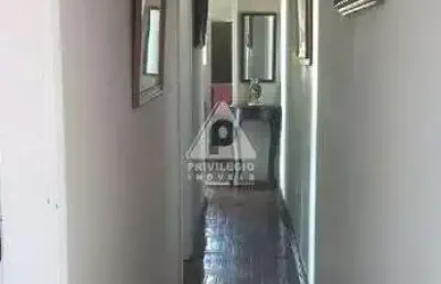 Apartamento de 2 quartos, com dependencia completa , a venda no melhor da tijuca