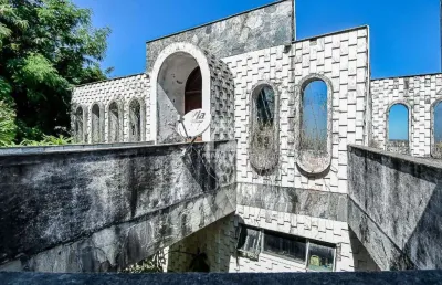 Casa à venda no jardim botânico, 4 suítes, varanda, 4 vagas na garagem, piscina, bar e churrasqueira
