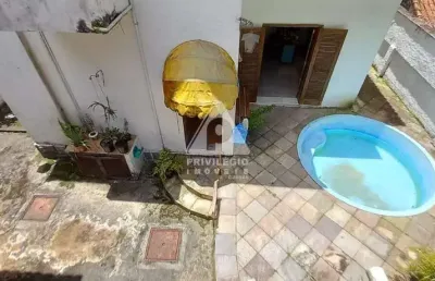 Casa jardim botânico com 4 quartos, área de recreação, piscina, estacionamento coberto.