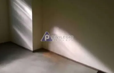Casa de rua, 8 quartos, 2 banheiros - 114m² - botafogo