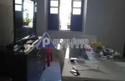 Privilégio imóveis vende: excelente casa de rua, em ótima localização no jardim botânico