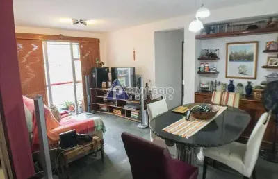 2 quartos, varanda com vista lagoa, 1 vaga e portaria 24 horas