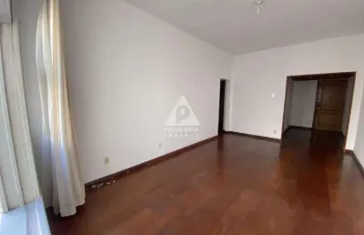 3 quartos e 2 banheiros com 1 vaga na escritura!! prédio totalmente residencial.. 119m²