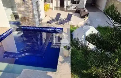 Elegante residência de luxo com 5 suítes e 5 vagas de garagem - vargem pequena