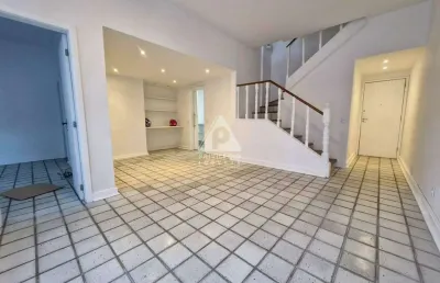 Apartamento duplex com vista para o mar – 3 quartos e vaga na quadra da praia!