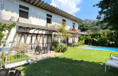 Casa duplex com 5 quartos, 5 vagas à venda entre santa teresa e laranjeiras!