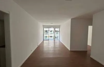 Apartamento de 2 quartos com uma suíte ,vaga e infraestrutura em botafogo colado com a urca.