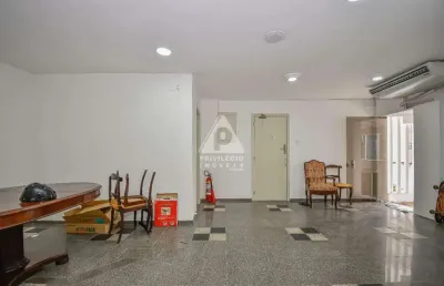 Cobertura comercial de alto padrão à venda no centro