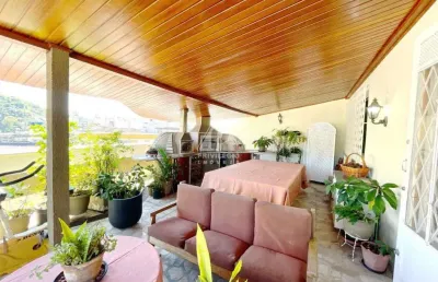 Cobertura duplex de quatro quartos com área externa e duas vagas