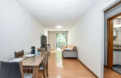 Flat 2 quartos com varanda e infraestrutura completa no flamengo