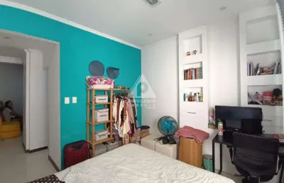 Saleta quarto reformado e mobiliado, quadra da praia, sol da manhã em copacabana