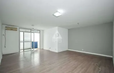 Apartamento à venda em laranjeiras reformado 3 quartos com varanda e vaga.