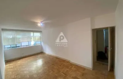 3 quartos, 3 banheiros e 1 vaga na escritura. 86m² - leblon, rua com guarita!