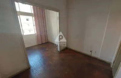 Apartamento a venda: conjugado dividido próximo ao rio sul, em botafogo.
