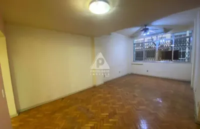 3 quartos e 1 vaga na escritura!! 104m² no posto 4 de copacabana!!