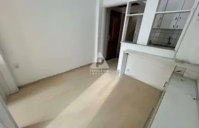 Quarto e sala em copacabana à venda – ótima localização