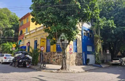 Casa de rua, esquina com direito de subir mais 2 andares