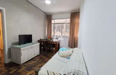 Privilégio imóveis vende excelente apto 02 quartos na quadra da praia de copacabana.