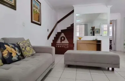 Casa duplex no anil, 03 quartos com churrasqueira e piscina. 2 vagas na garagem