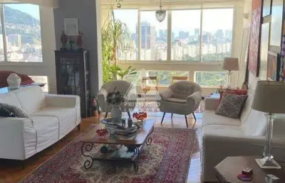 Apartamento sensacional com 3 quartos e 3 banheiros com vista totalmente livre de todos os cômodos!! 180m²
