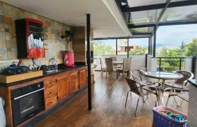 Linda cobertura duplex com 3 quartos lugar privilegiado.