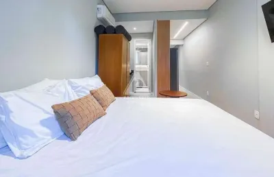 Studio transformado em duas suítes, no quadrilatero de ipanema