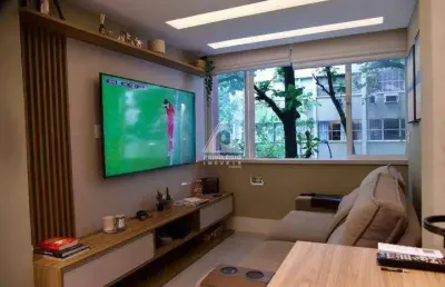 Apartamento reformado: 4 quartos, 1 suíte e a 2 quadras da praia