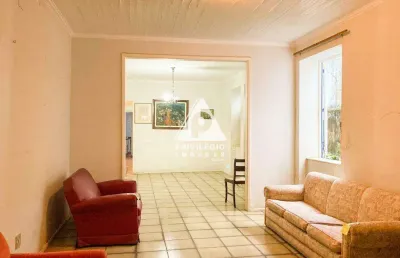 Magnífica casa de 4 quartos na gávea, com varanda e vaga para carros. fica em rua com cancela, junto ao shopping da gávea.