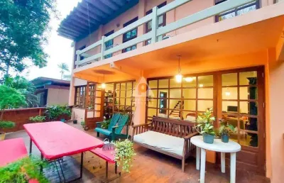 Conforto e natureza – casa com 2 suítes e 3 vagas em condomínio fechado