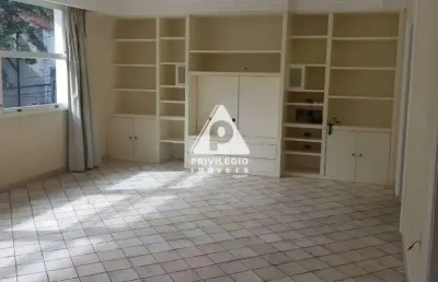 Casa espaçosa 4 quartos (1 suíte) com escritórios e garagem para 4 carros – gávea