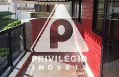 Cobertura duplex com 4 quartos, 2 suítes e 2 vagas no leblon