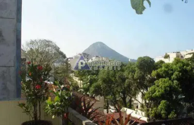 Casa de alto padrão à venda na gávea – 3 quartos, suíte, varanda e terreno de 650m²