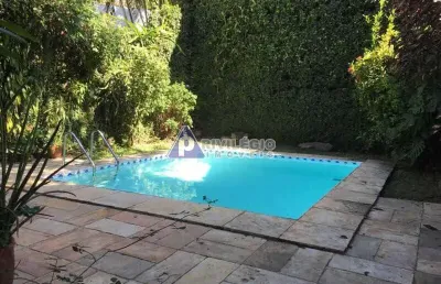 Gávea – casa duplex em condomínio com piscina, churrasqueira e loft independente
