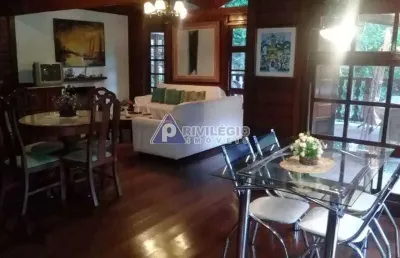 Casa à venda na gávea – 4 quartos, 3 suítes, condomínio na floresta da tijuca