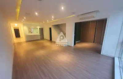 Luxuosa cobertura triplex na quadra da praia – 5 suítes e vista mar