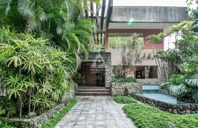 Casa de luxo na gávea: privacidade, espaço e lazer para toda a família