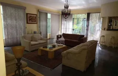 Casa na gávea com vista para a floresta – 4 quartos, 3 suítes e jardim!