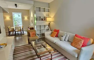 Charmosa cobertura duplex reformada com terraço privativo – 130 m²!