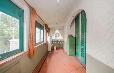 Incrível casa em santa teresa. perto ao largo dos guimarães.