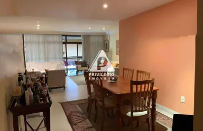 Laranjeiras, em rua nobre, espetacular apartamento de 4 quartos (sendo 2 suítes - 1 com closet); o apartamento tem 206m².